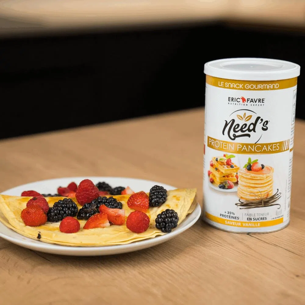 PROTEINE PANCAKE NEED's - Poudre Protéinée pour Pancakes, Crêpes, Gaufres - Pâte Pancake Protéine Riche en Fibres, Glucides, Faible en Sucre - 1kg - Saveur Neutre - Eric Favre