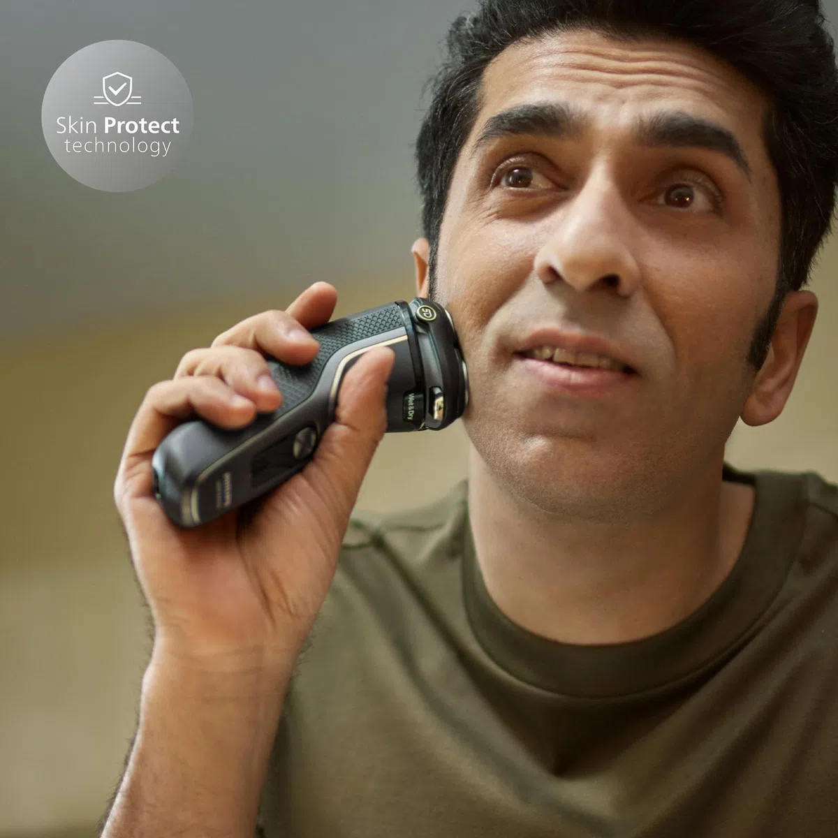 Philips Electric Shaver Series 3000 - Rasoir électrique Wet & Dry pour hommes avec technologie SkinProtect, Tondeuse rétractable, Socle de recharge, Housse de voyage, Noir, modèle S3342/13
