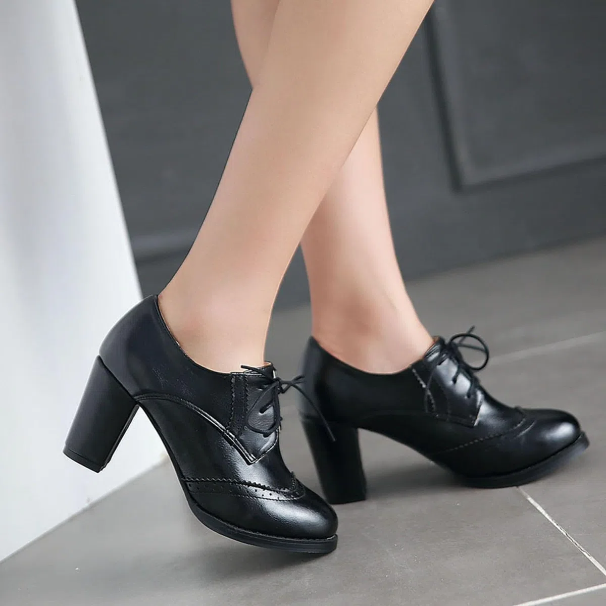 2026 Chaussures rétro à talon épais pour femme grande taille