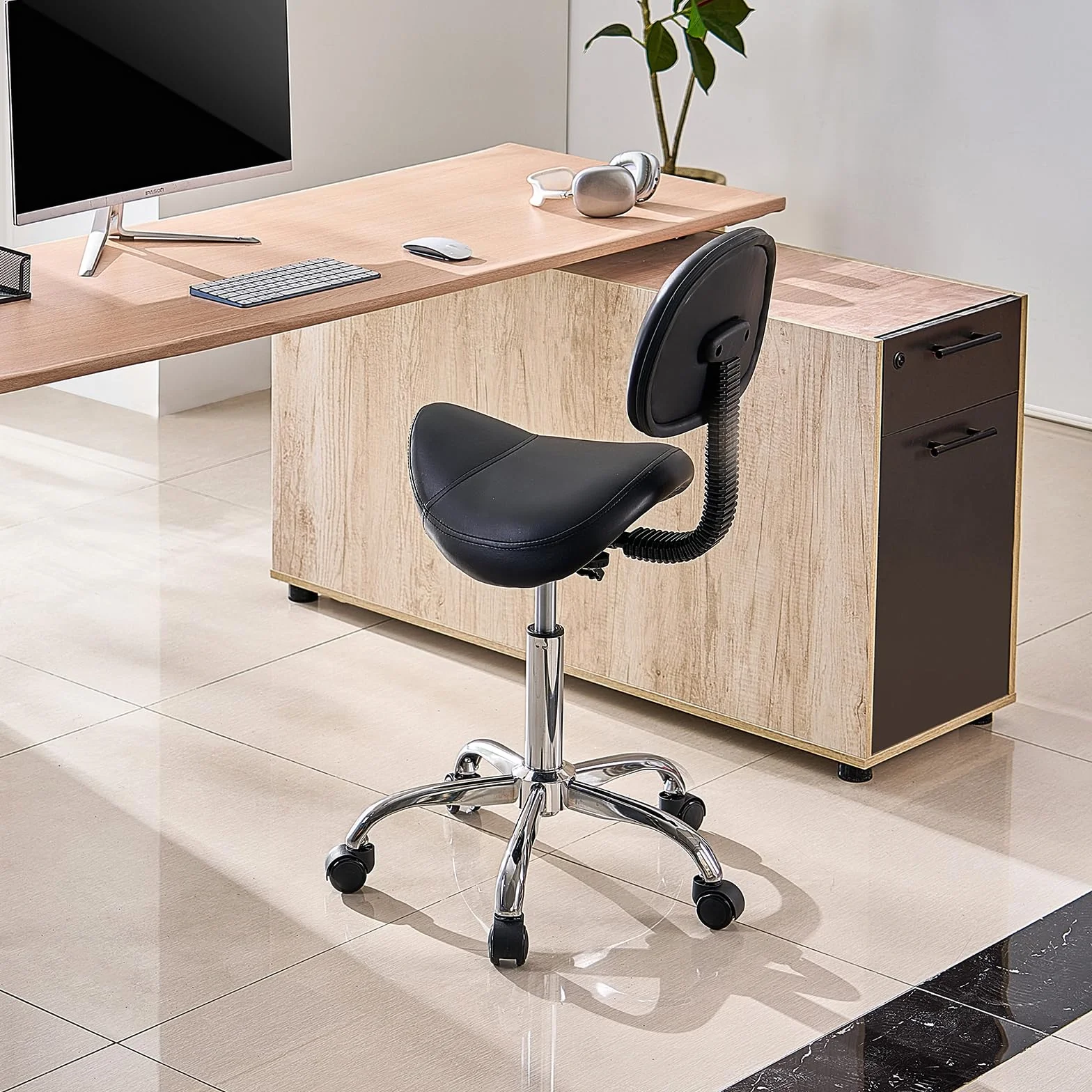 VEVOR Tabouret de Selle avec Support Dorsal et roulettes, capacité Poids 204 kg, Tabouret Roulant Ergonomique, Hauteur réglable, Chaise de Selle pivotante en Cuir PU, pour Salon, Spa, Massage, Noir