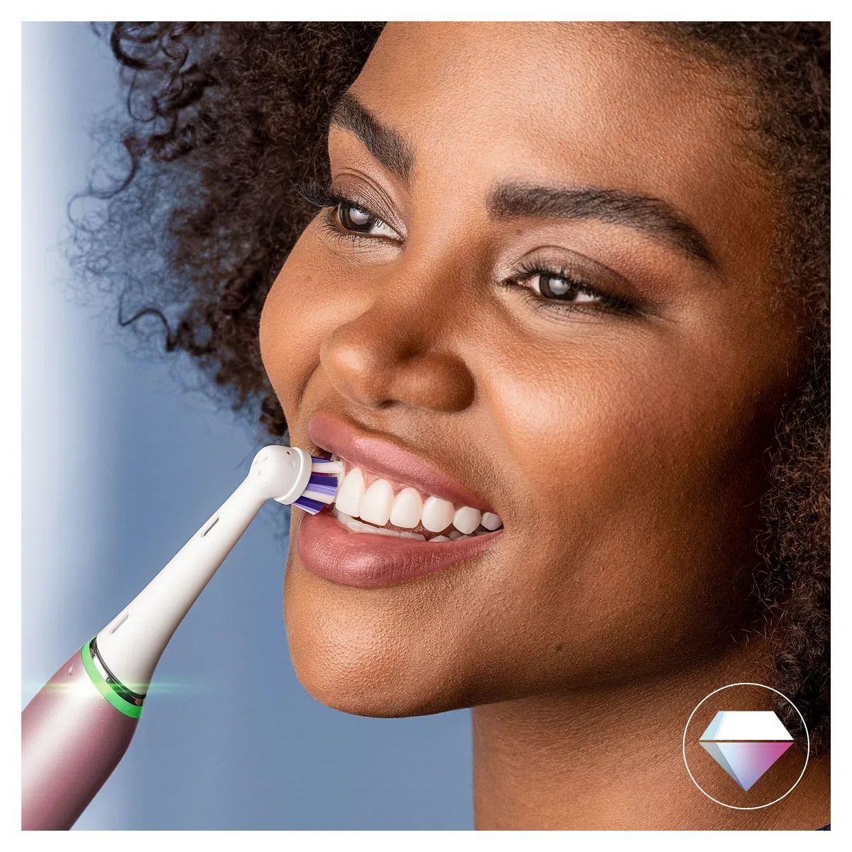 Oral-B iO Radiant White Brossettes Blanches De Rechange, Des Pétales De Polissage Pour Un Nettoyage Blancheur, Éliminant Les Taches, Compatibles Avec Les Brosses Électriques Magnétiques, 4 Têtes