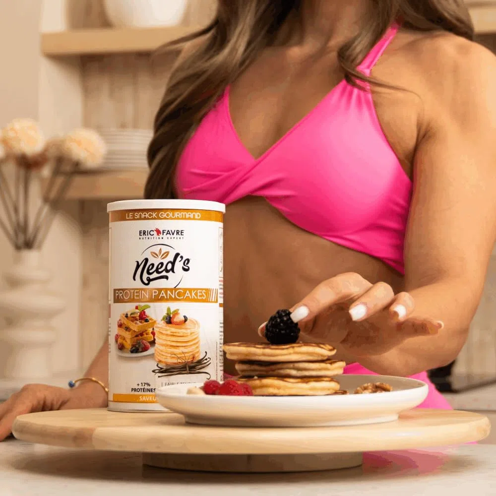 PROTEINE PANCAKE NEED's - Poudre Protéinée pour Pancakes, Crêpes, Gaufres - Pâte Pancake Protéine Riche en Fibres, Glucides, Faible en Sucre - 1kg - Saveur Neutre - Eric Favre