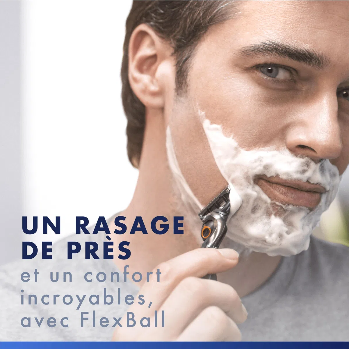 Gillette Lames de Rasoir Homme Proglide, Pack de 12 et Tour de Cou – Cartouche Dotée de la Bande Lubrifiante x2, Ultra Affutées et Longue Durée, en Acier Inoxydable, 1 Recharge Jusqu’à 30 Rasages