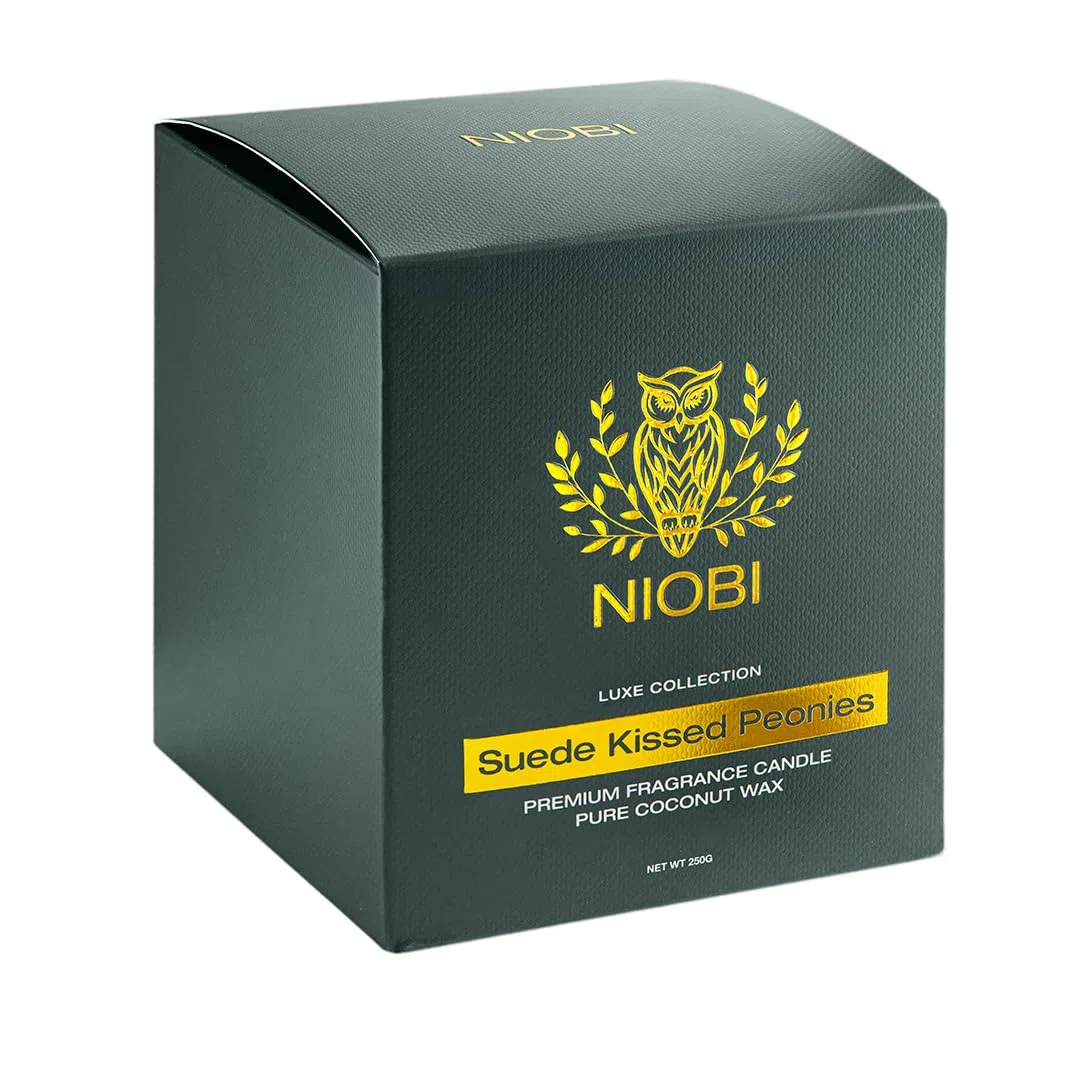 Bougie parfumée de luxe | Cire de noix de coco et de colza coulée à la main | Prune foncée, cerise noire et ambre | 250 g (pivoines baisées au daim)