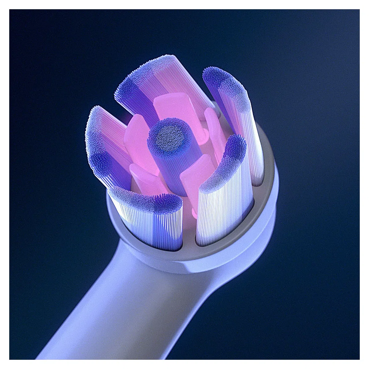 Oral-B iO Radiant White Brossettes Blanches De Rechange, Des Pétales De Polissage Pour Un Nettoyage Blancheur, Éliminant Les Taches, Compatibles Avec Les Brosses Électriques Magnétiques, 4 Têtes